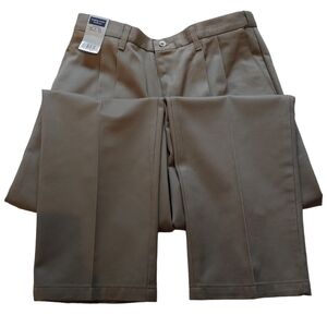 NWT Timber Creek by Wrangler Men Pleated Khakis Pants